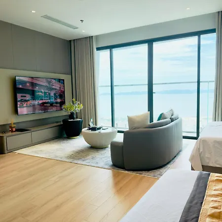 The Holiday Hạ Long-Bay Chill