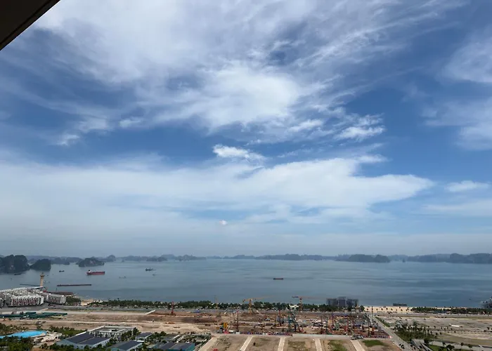 The Hạ Long-bay Chill Khách sạn