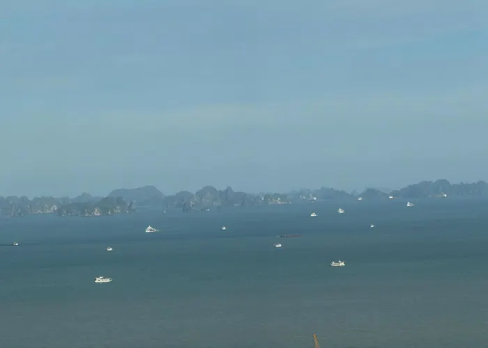 The Hạ Long-bay Chill
